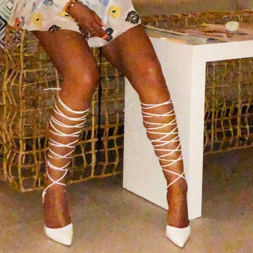 ✨ Manolo Blahnik Lace-Up Pumps – White Leather – Size 37/7US – Worn Once
